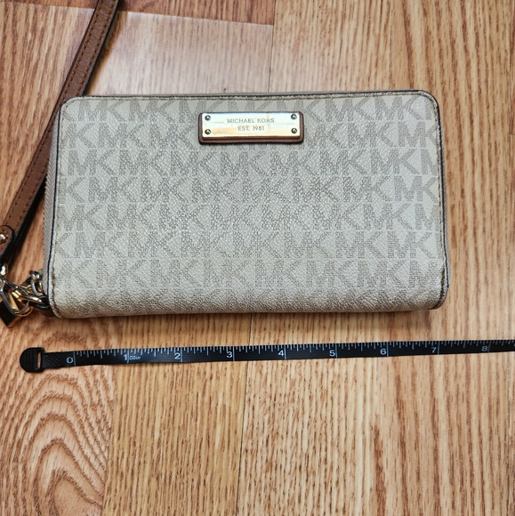 Michael Kors Wristlet - Picture 3 of 6